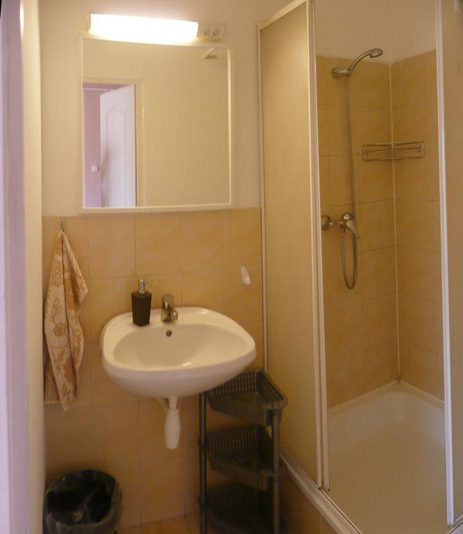 Orchidea Apartman Tata Zimmer foto