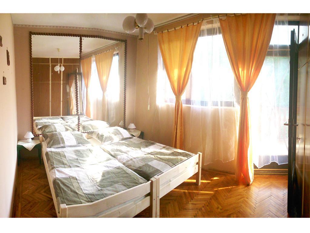 Orchidea Apartman Tata Zimmer foto