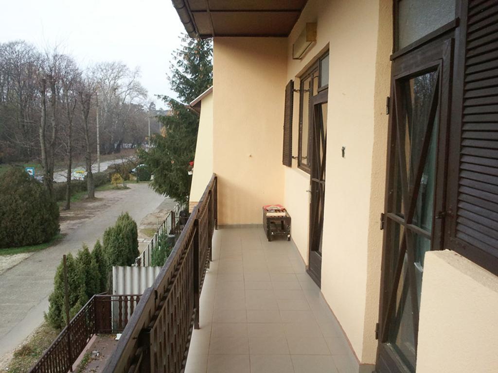 Orchidea Apartman Tata Zimmer foto