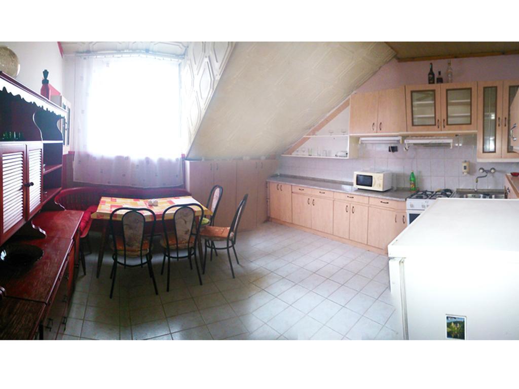 Orchidea Apartman Tata Zimmer foto